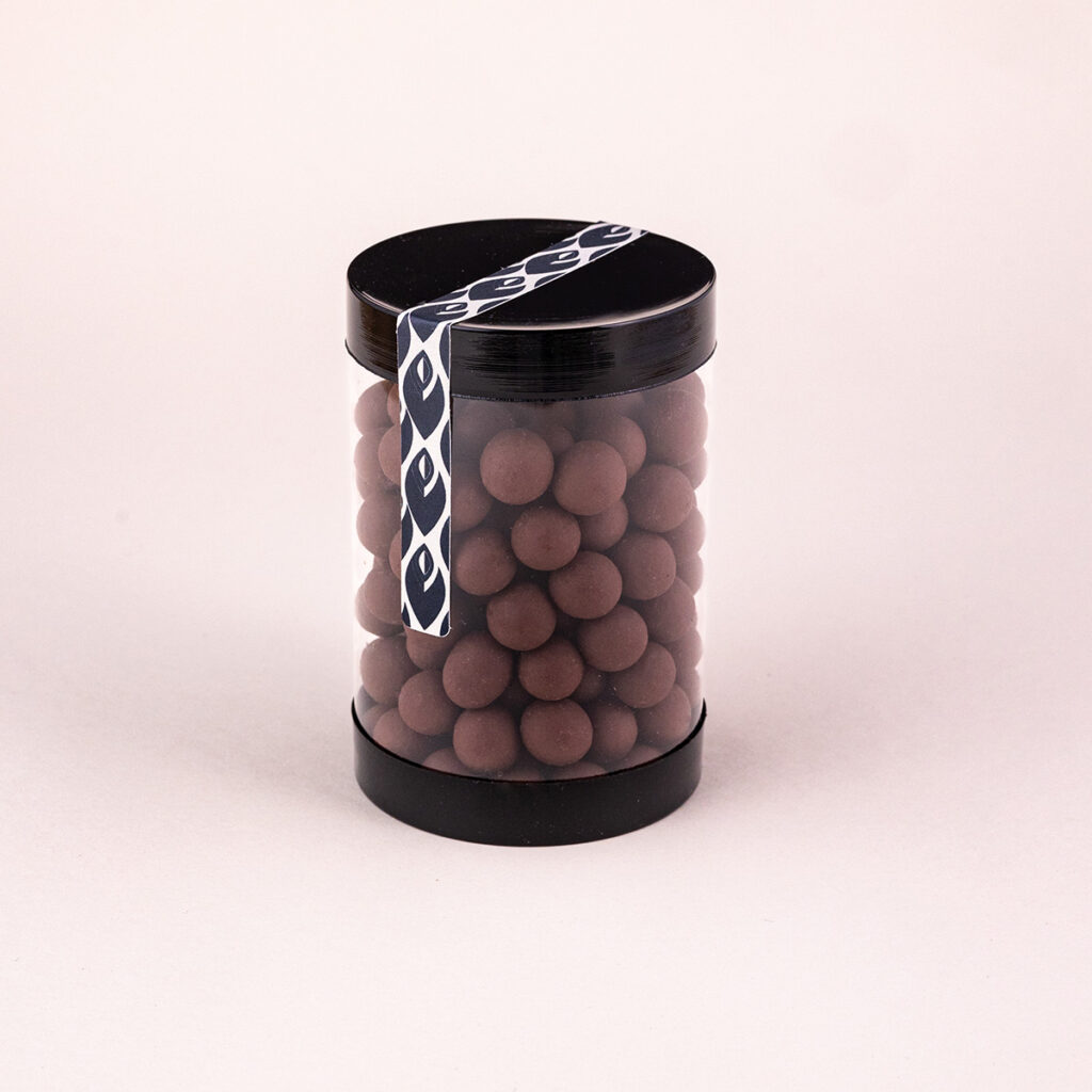 COULEUR CHOCOLAT | Billes de céréales soufflées enrobées de chocolat au lait du Guatemala